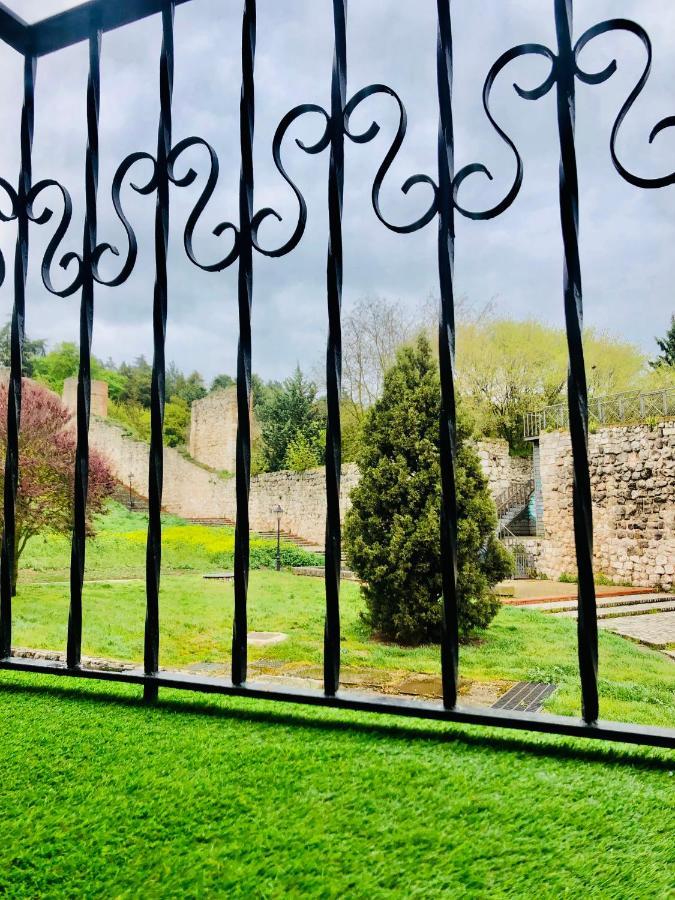 El Capricho Del Arco_Apartamentos Burgos Catedral Экстерьер фото